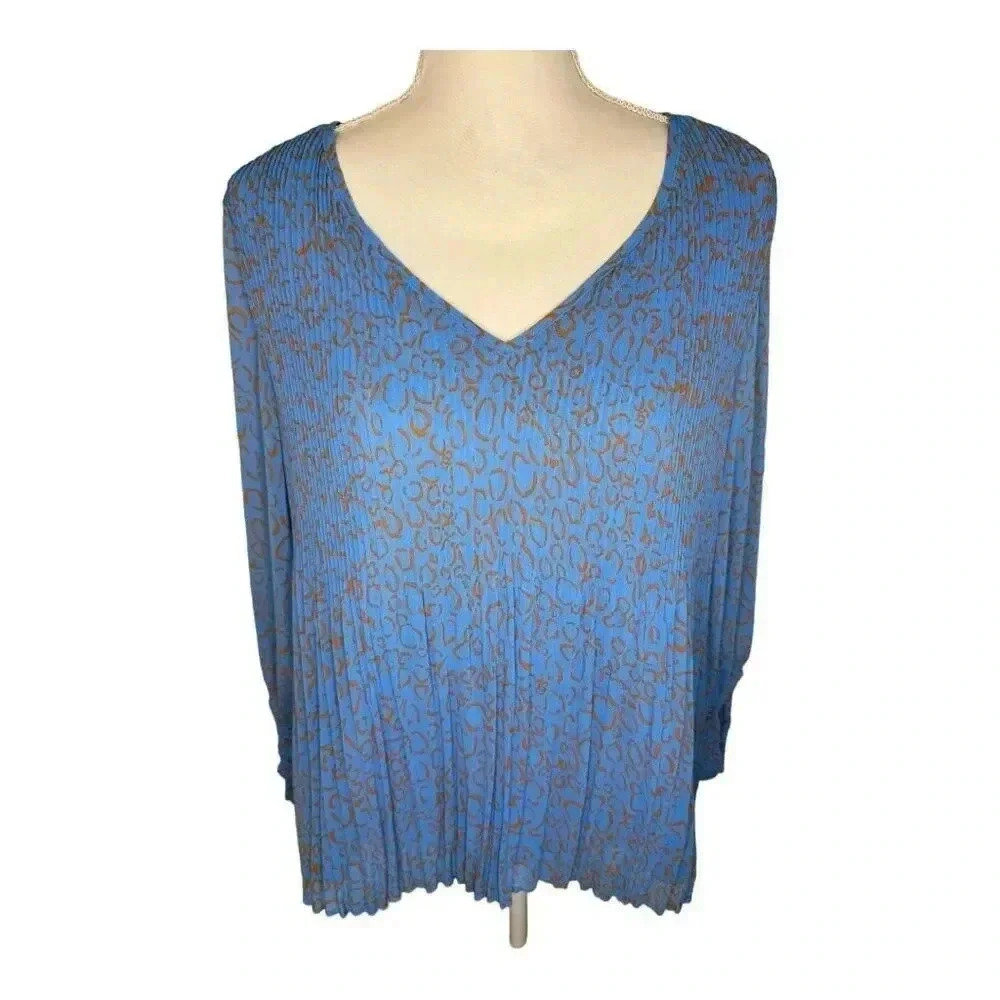 Nine West Women’s Medium blouse pleated light blue 3/4 sleeve